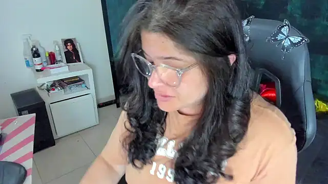 BellaFlaming online show from January 6, 11:51 am