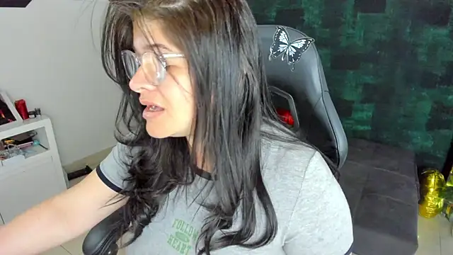 BellaFlaming online show from January 27, 11:32 am