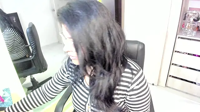 BellaFlaming online show from June 9, 10:27 am