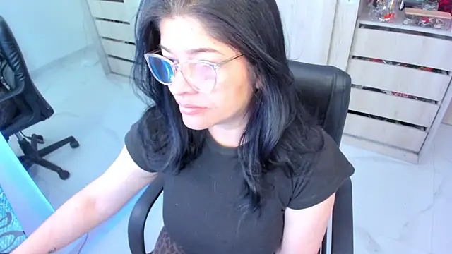 BellaFlaming online show from June 25, 12:09 pm