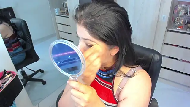 BellaFlaming online show from June 26, 11:58 am
