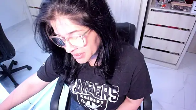 BellaFlaming online show from July 14, 11:05 am