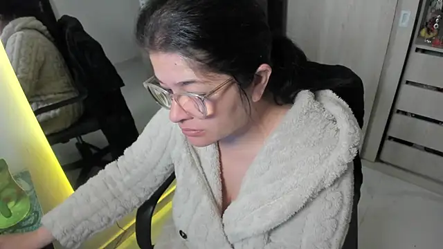 BellaFlaming online show from July 21, 11:01 am