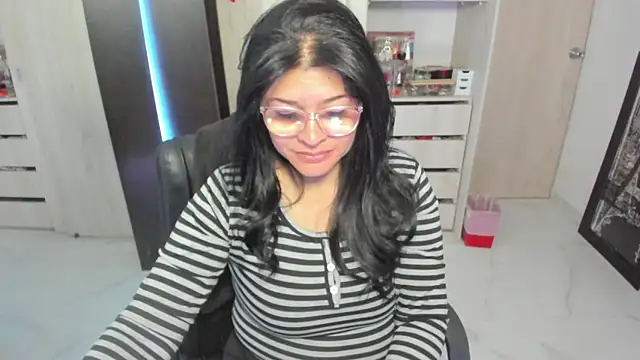 BellaFlaming online show from July 31, 11:42 am