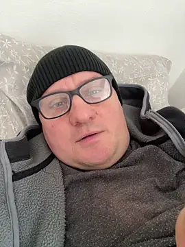 Snapshot of vanjbi45 chatting on February 13, 1:15 pm vanjbi45 online show from February 13, 1:15 pm