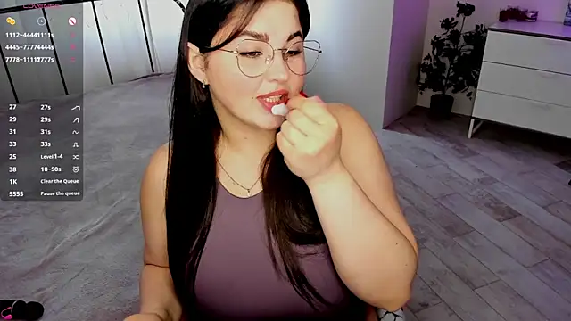 Snapshot of Talla_a chatting on May 10, 10:53 am Talla a online show from May 10, 10:53 am