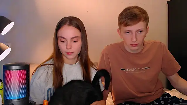 juliaanddima online show from December 8, 9:41 pm