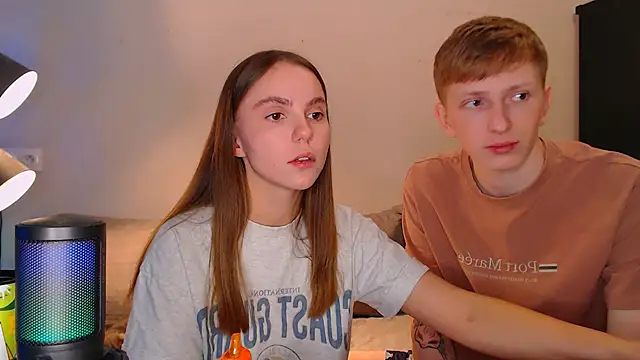 juliaanddima online show from December 9, 12:45 am