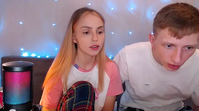 Snapshot of juliaanddima chatting on September 15, 9:59 pm juliaanddima online show from September 15, 9:59 pm