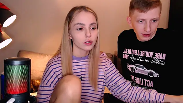 Snapshot of juliaanddima chatting on October 26, 10:15 pm juliaanddima online show from October 26, 10:15 pm