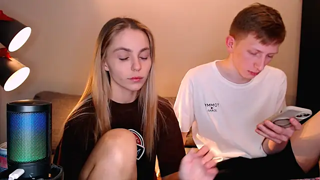 Snapshot of juliaanddima chatting on November 23, 9:36 pm juliaanddima online show from November 23, 9:36 pm