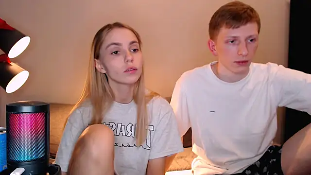 Snapshot of juliaanddima chatting on November 25, 10:32 pm juliaanddima online show from November 25, 10:32 pm