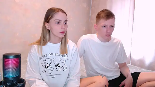 juliaanddima online show from June 11, 7:28 am