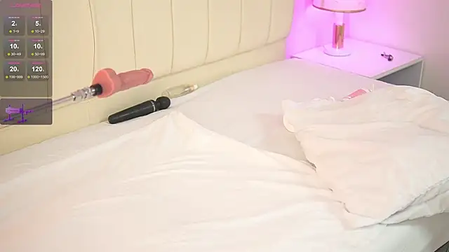 caroline adams  online show from February 8, 12:17 am