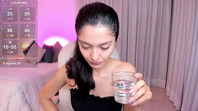 Snapshot of miiaa_evans chatting on December 28, 3:15 am miiaa evans online show from December 28, 3:15 am