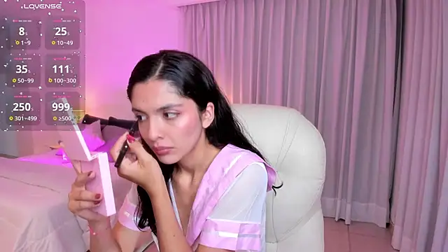 Snapshot of miiaa_evans chatting on January 7, 3:35 am miiaa evans online show from January 7, 3:35 am