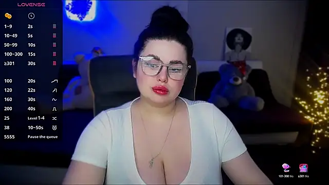 Snapshot of Emily_Mo chatting on January 5, 6:35 am Emily Mo online show from January 5, 6:35 am