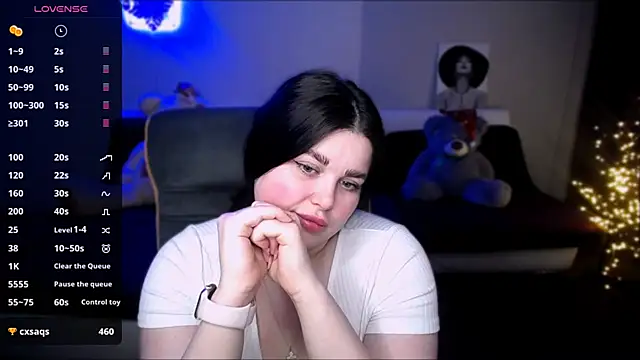 Snapshot of Emily_Mo chatting on January 8, 10:37 am Emily Mo online show from January 8, 10:37 am