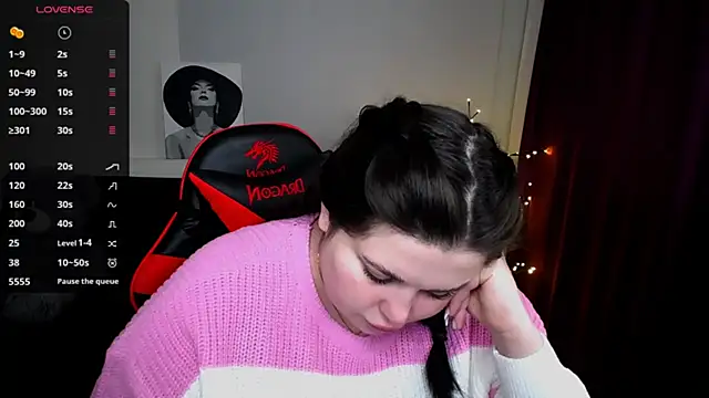 Snapshot of Emily_Mo chatting on February 12, 6:51 am Emily Mo online show from February 12, 6:51 am