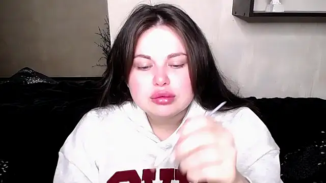 Snapshot of Emily_Mo chatting on October 24, 8:11 am Emily Mo online show from October 24, 8:11 am