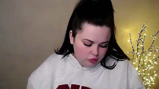 Snapshot of Emily_Mo chatting on November 27, 6:37 am Emily Mo online show from November 27, 6:37 am