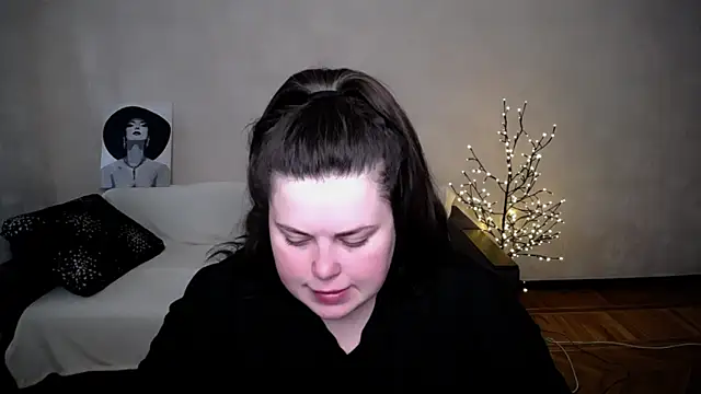 Snapshot of Emily_Mo chatting on May 21, 5:36 am Emily Mo online show from May 21, 5:36 am