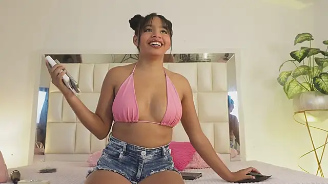 Snapshot of Anais_aradia chatting on February 11, 8:15 am Anais aradia online show from February 11, 8:15 am