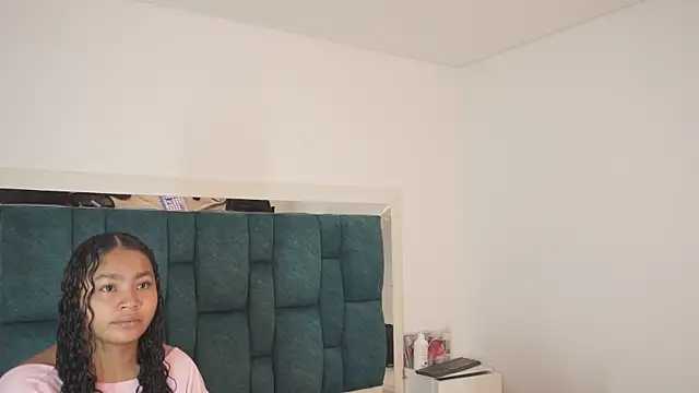 Anais aradia online show from July 2, 7:14 am