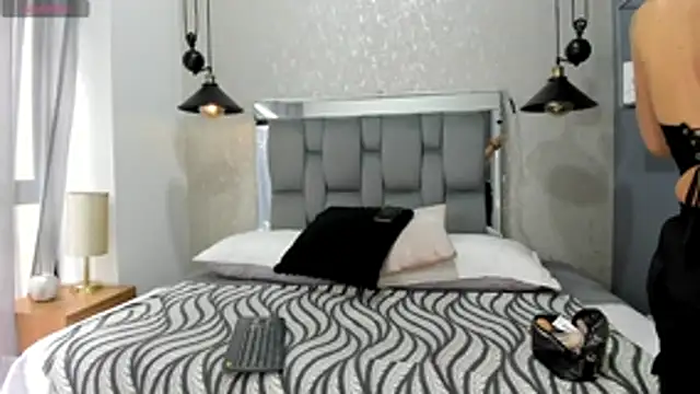 Snapshot of mia_thompsonn_ chatting on June 19, 2:10 pm mia thompsonn online show from June 19, 2:10 pm