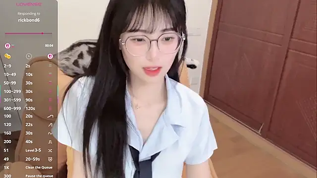 Snapshot of 4uoki chatting on February 15, 3:42 pm 4uoki online show from February 15, 3:42 pm