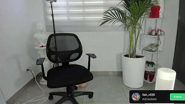 liah v online show from December 2, 9:28 pm