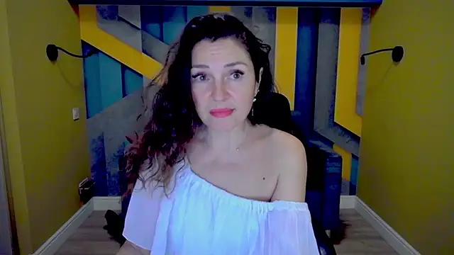 Snapshot of EllaLong chatting on December 1, 4:29 pm EllaLong online show from December 1, 4:29 pm