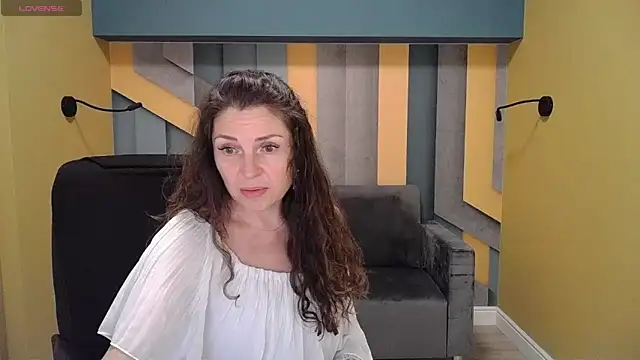 Snapshot of EllaLong chatting on December 10, 12:49 pm EllaLong online show from December 10, 12:49 pm