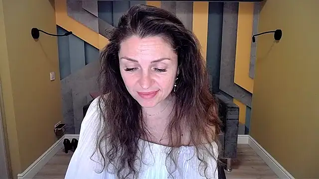 Snapshot of EllaLong chatting on December 11, 3:37 pm EllaLong online show from December 11, 3:37 pm