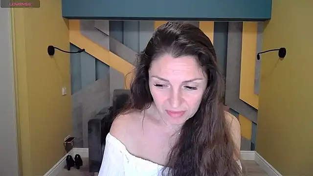 Snapshot of EllaLong chatting on December 28, 3:37 pm EllaLong online show from December 28, 3:37 pm