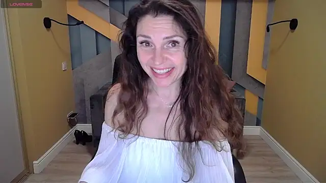 Snapshot of EllaLong chatting on December 30, 12:31 pm EllaLong online show from December 30, 12:31 pm