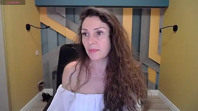 Snapshot of EllaLong chatting on December 31, 12:36 pm EllaLong online show from December 31, 12:36 pm