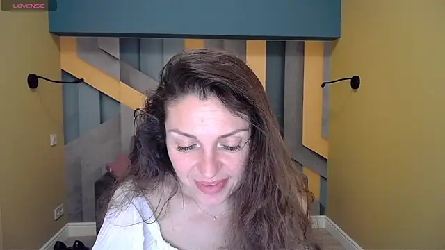 Snapshot of EllaLong chatting on January 11, 3:31 pm EllaLong online show from January 11, 3:31 pm