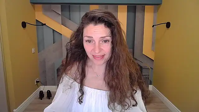 Snapshot of EllaLong chatting on January 14, 12:45 pm EllaLong online show from January 14, 12:45 pm