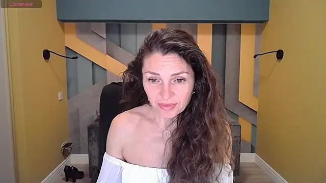 Snapshot of EllaLong chatting on January 17, 12:31 pm EllaLong online show from January 17, 12:31 pm