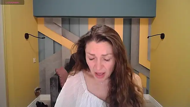 Snapshot of EllaLong chatting on January 17, 3:32 pm EllaLong online show from January 17, 3:32 pm