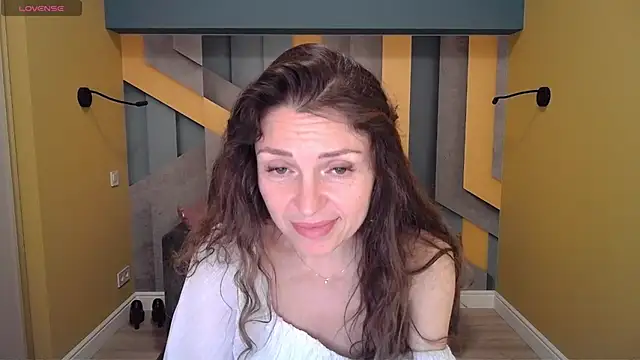 Snapshot of EllaLong chatting on January 18, 3:27 pm EllaLong online show from January 18, 3:27 pm