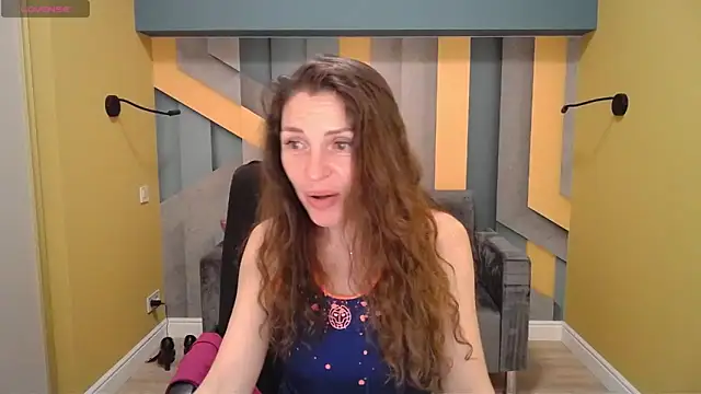 Snapshot of EllaLong chatting on January 21, 3:32 pm EllaLong online show from January 21, 3:32 pm