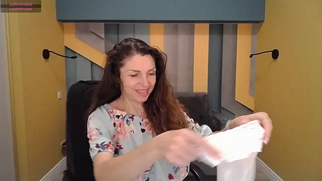 Snapshot of EllaLong chatting on January 29, 12:35 pm EllaLong online show from January 29, 12:35 pm