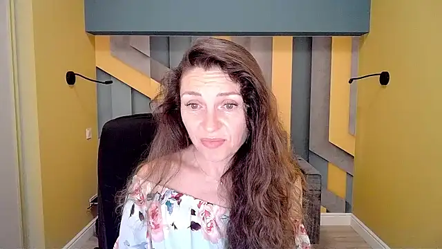 Snapshot of EllaLong chatting on February 13, 12:32 pm EllaLong online show from February 13, 12:32 pm