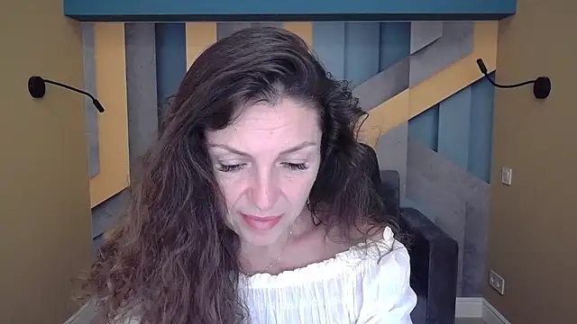 Snapshot of EllaLong chatting on September 12, 11:32 am EllaLong online show from September 12, 11:32 am