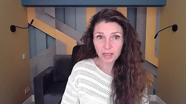 Snapshot of EllaLong chatting on September 29, 11:37 am EllaLong online show from September 29, 11:37 am