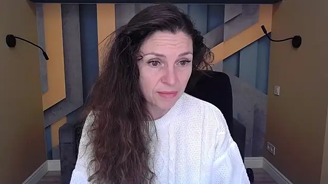 Snapshot of EllaLong chatting on October 19, 11:33 am EllaLong online show from October 19, 11:33 am