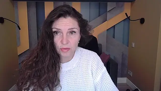 Snapshot of EllaLong chatting on October 21, 11:33 am EllaLong online show from October 21, 11:33 am