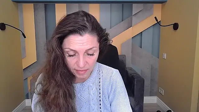 Snapshot of EllaLong chatting on October 22, 11:32 am EllaLong online show from October 22, 11:32 am